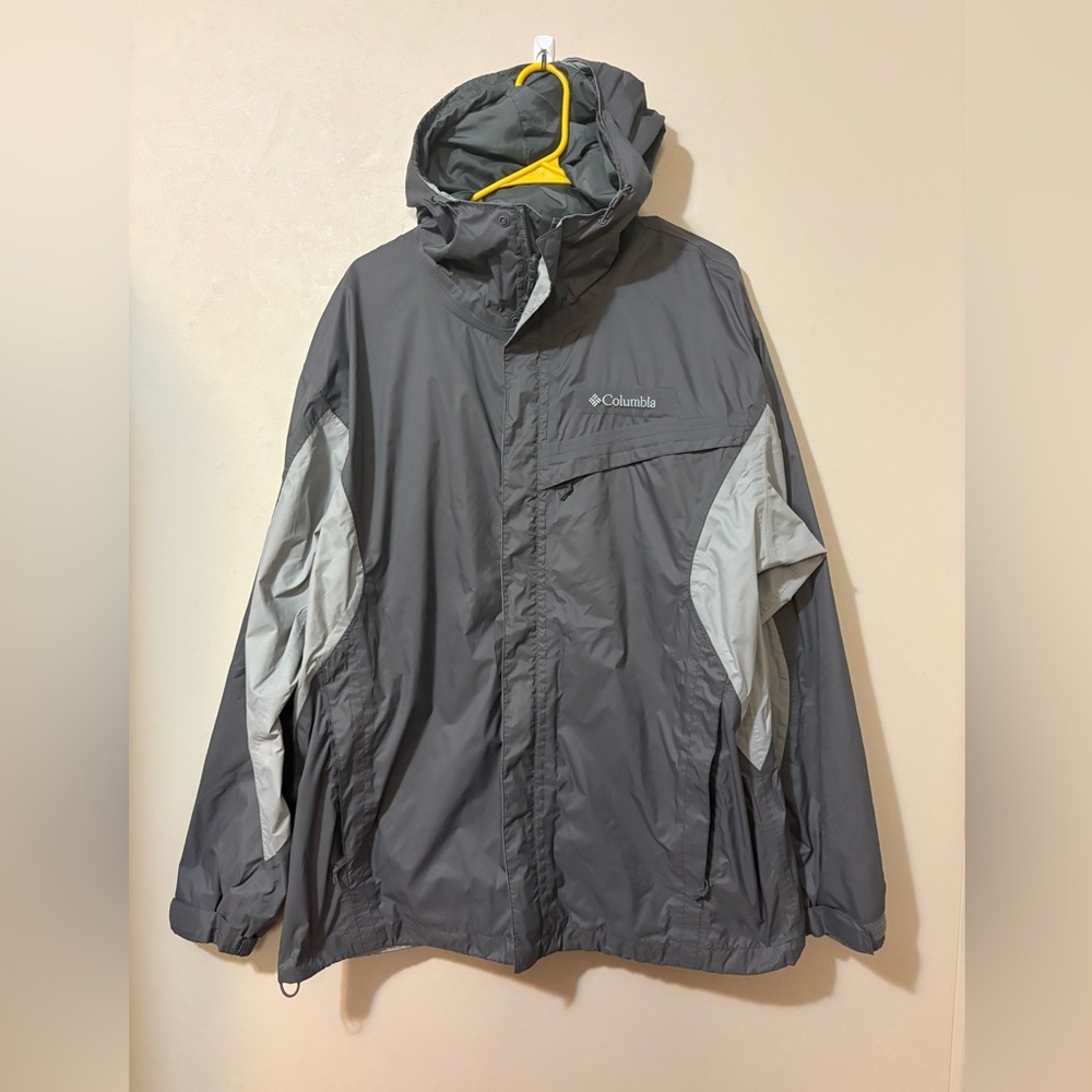 Columbia Men’s Gray Packable jacket rain jacket size large